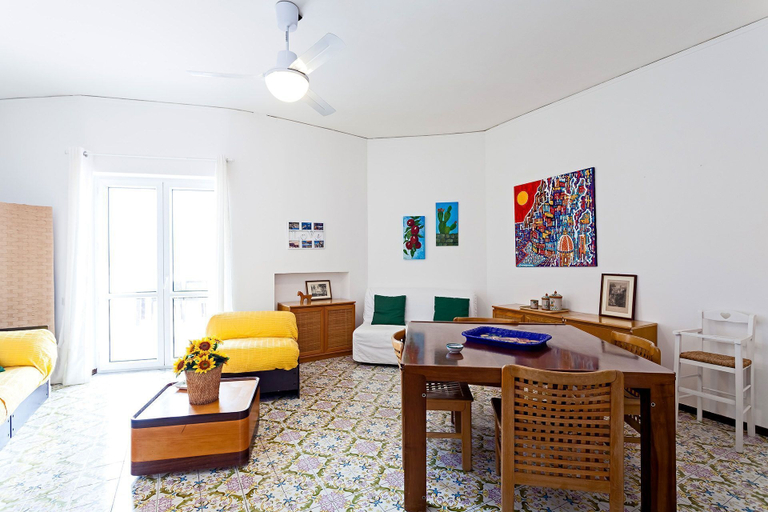 Others 4, Apartment Snicher, Napoli