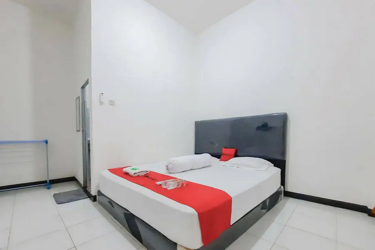 Bedroom 2, RedDoorz near Supadio Airport Pontianak, Kubu Raya