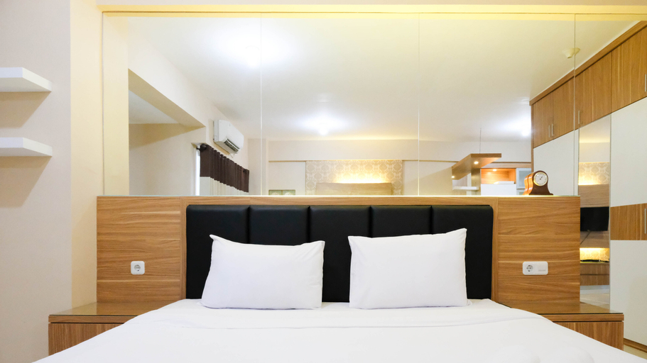 Spacious and Modern Studio Apartment at Puncak Bukit Golf Surabaya By Travelio, Surabaya