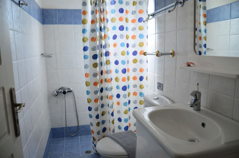 Bathroom 4, Saron Hotel, Attica