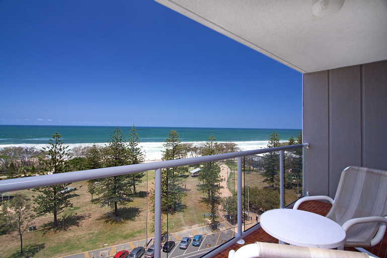 Exterior & Views 1
