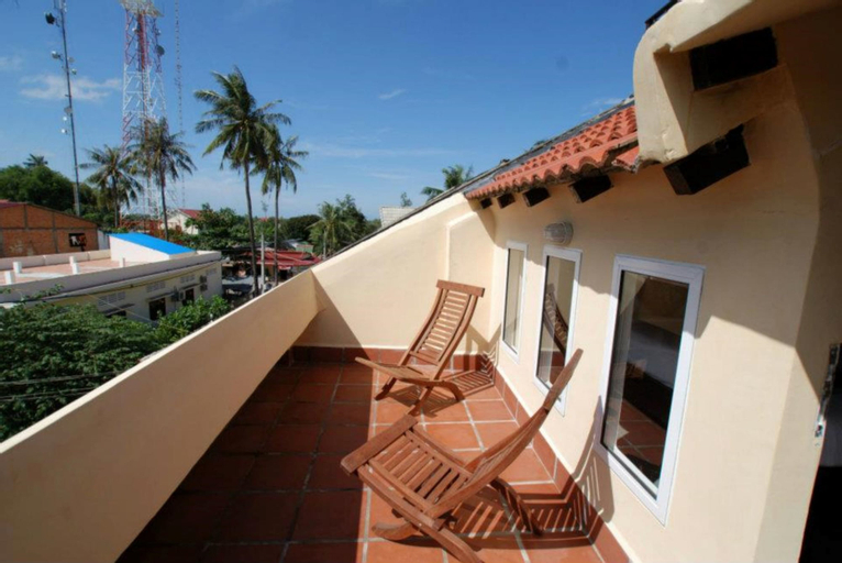 Exterior & Views