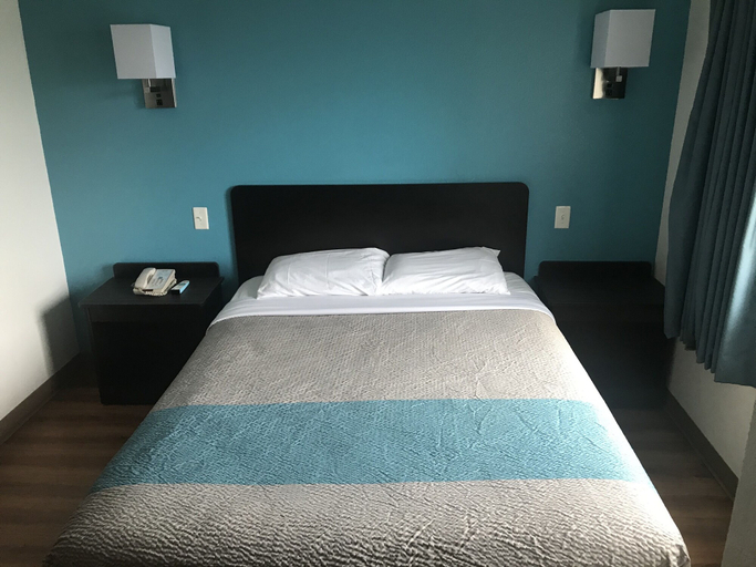 Bedroom 3, Motel 6 St Louis East Caseyville, Saint Clair