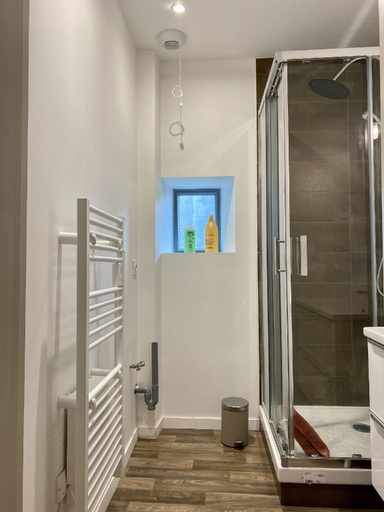 Bathroom 2, Villa des thermes - T3, Puy-de-Dôme