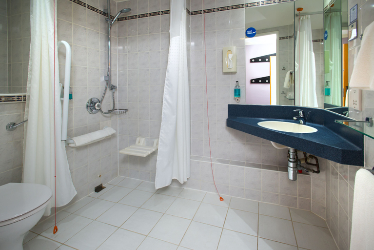 Bathroom 5, Holiday Inn Express STAFFORD by IHG, Staffordshire