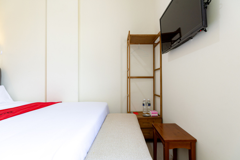 Bedroom 2, RedDoorz Plus @ Komplek ABC Batu Aji Batam, Batam