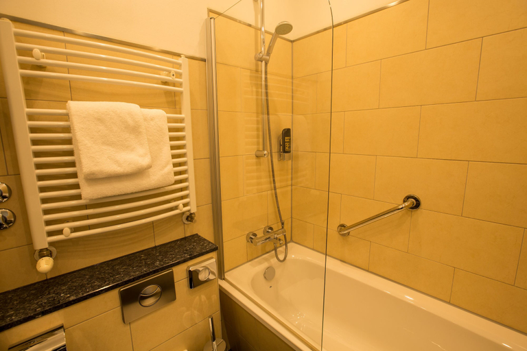 Bathroom 4, Hotel Hammer, Mainz