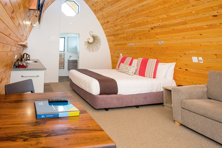 Bedroom 4, Hot Water Beach TOP 10 Holiday Park, Thames-Coromandel