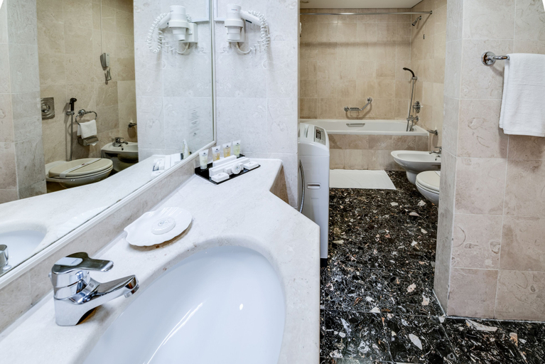 Bathroom 4, TOP Grand Continental Hotel Abu Dhabi, Abu Dhabi City