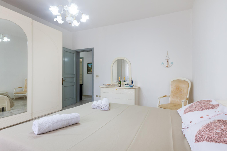 Bedroom 2, Air-conditioned Villa 300 Meters From Porto Cesareo Beach With Parking, Lecce