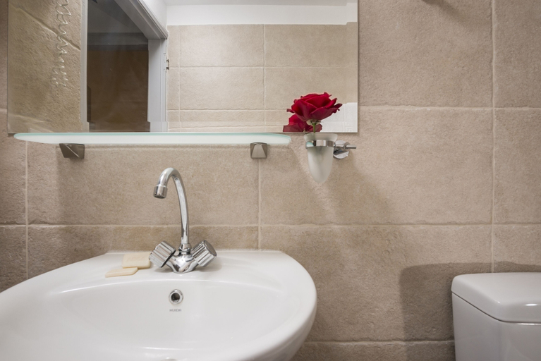 Bathroom 4, Esplanade Apartments, Crete