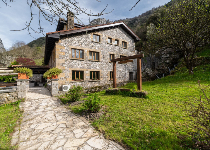Exterior & Views 2, Logis Hotel Restaurante La Casa de Juansabeli, Asturias
