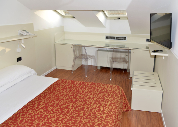 Bedroom 3, Hotel Amadeus, Torino