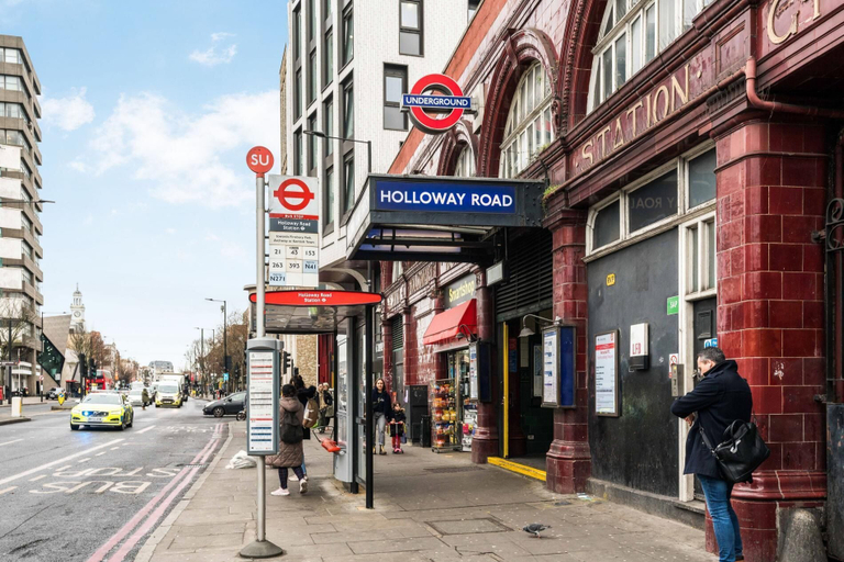 Train station shuttle, Luxury Islington Apartment with Balcony, London