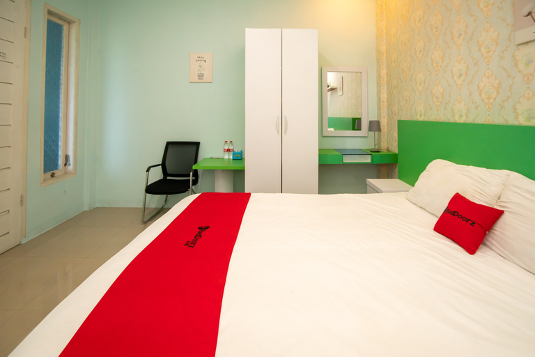 Bedroom 3, RedDoorz Syariah near Pantai Bali Abdya Blang Pidie, Southwest Aceh