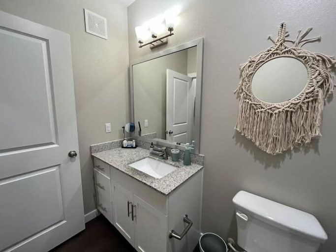 Bathroom 4, Boho Skyline Oasis- Dream 1BR Getaway, Dallas