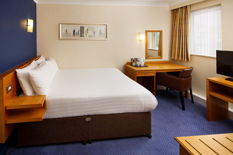 Bedroom 3, Mercure Bradford Bankfield Hotel, Bradford