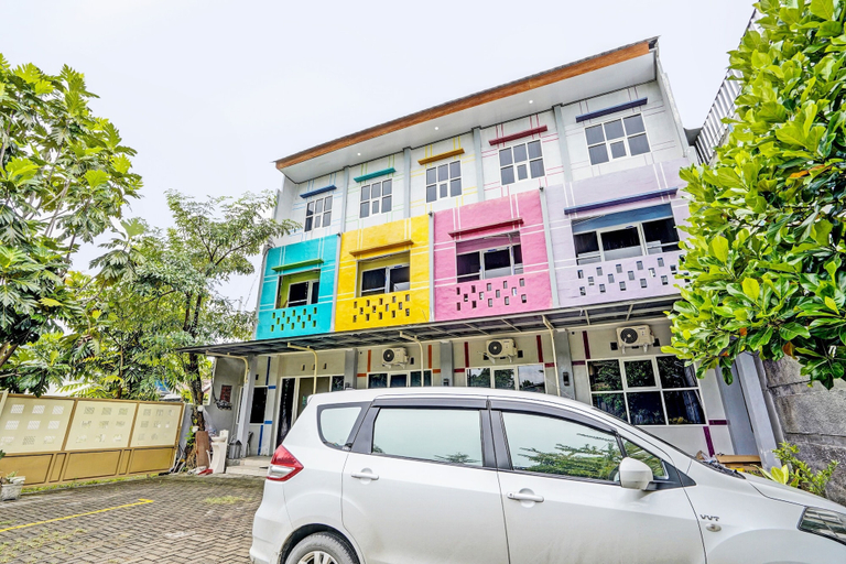 Exterior & Views 1, OYO 92117 Fa Homestay Syariah, Lamongan