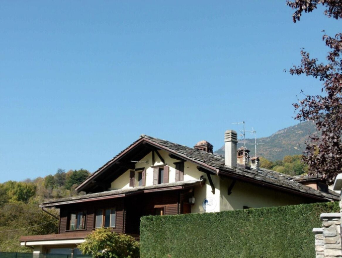 Exterior & Views
