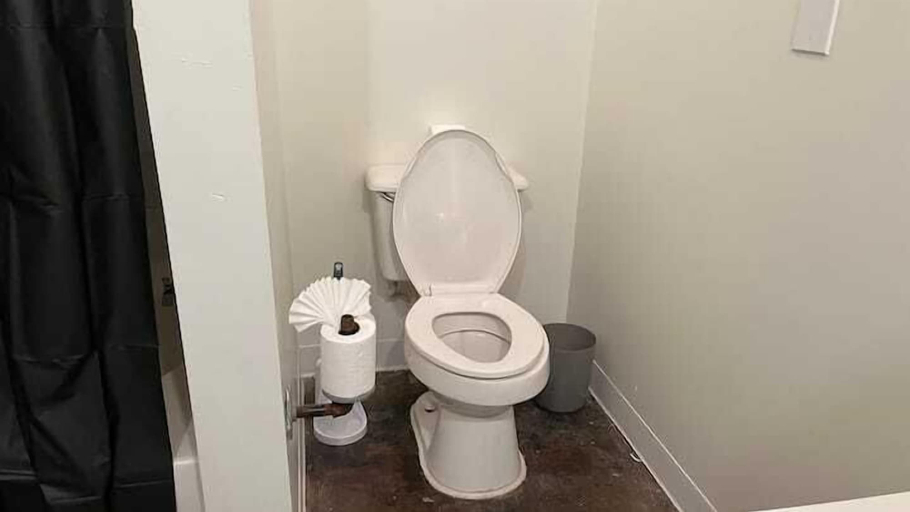 Bathroom 2, Artistico-Styled Studio Loft Sleeps 5, Dallas