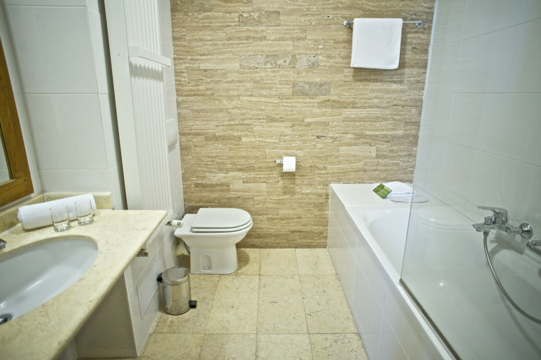 Bathroom 4, Rembrandt Hotel, Municipiul Bucuresti