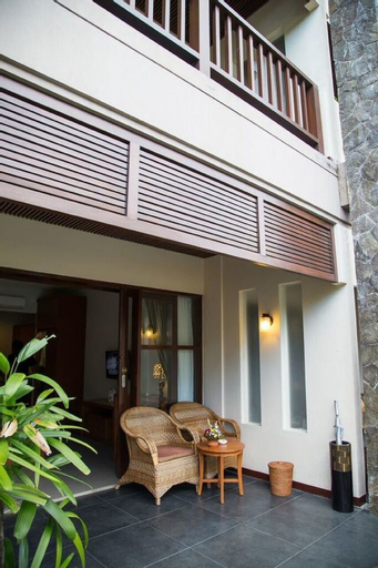 Exterior & Views 21