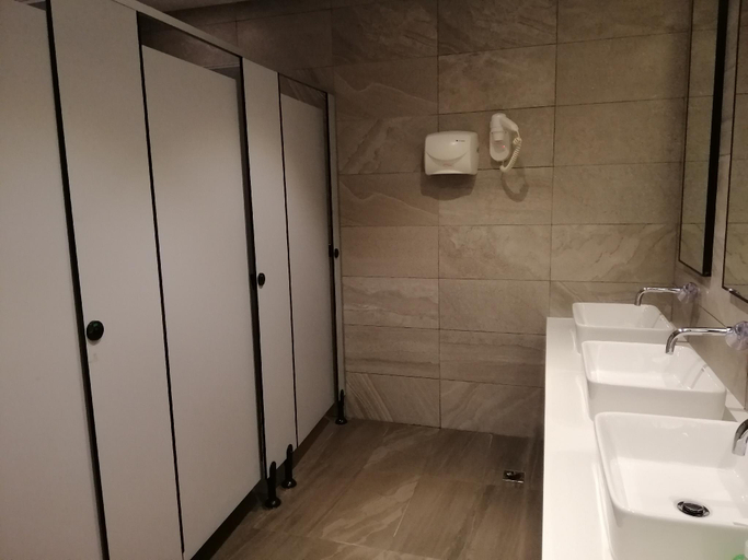 Bathroom 2, Napzone KKIA by Sovotel, Kota Kinabalu