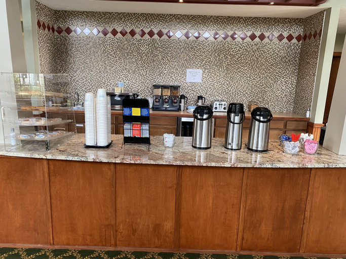 Food & Drinks 5, Howard Johnson by Wyndham Traverse City, Grand Traverse