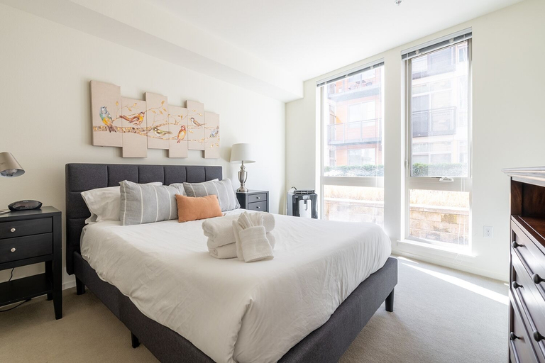 Bedroom 2, Sophari Isle: Mercer Island Apartments, King