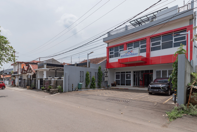 Exterior & Views 2, RedDoorz Syariah near DPRD Kabupaten Subang, Subang