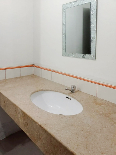 Bathroom 4, Apartemen 2BR Lantai Bawah at Lippo Carita, Serang