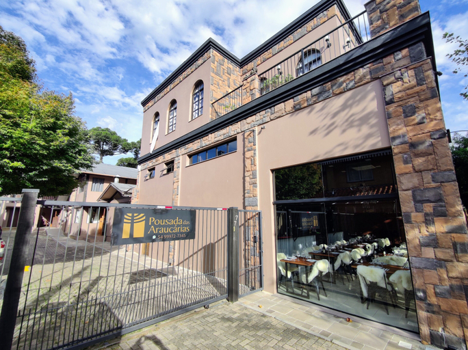 Exterior & Views