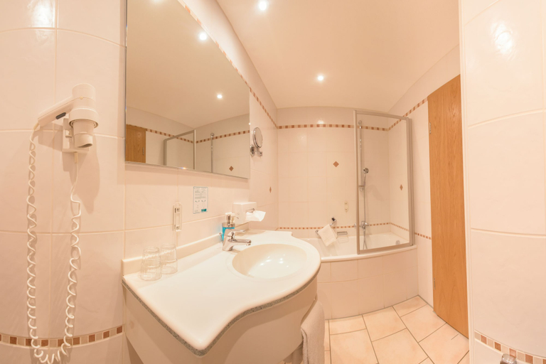 Bathroom 4, Naturparkhotel Grüner Baum, Lörrach