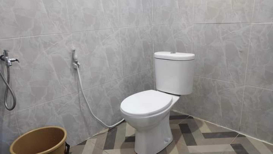 Bathroom 5, Cellina Bromo, Probolinggo