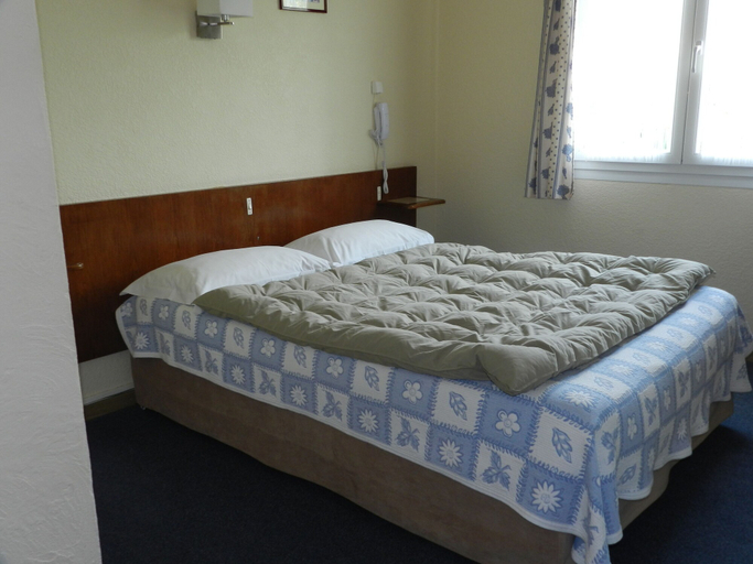 Bedroom 3, Grand Hotel Moriaz, Var
