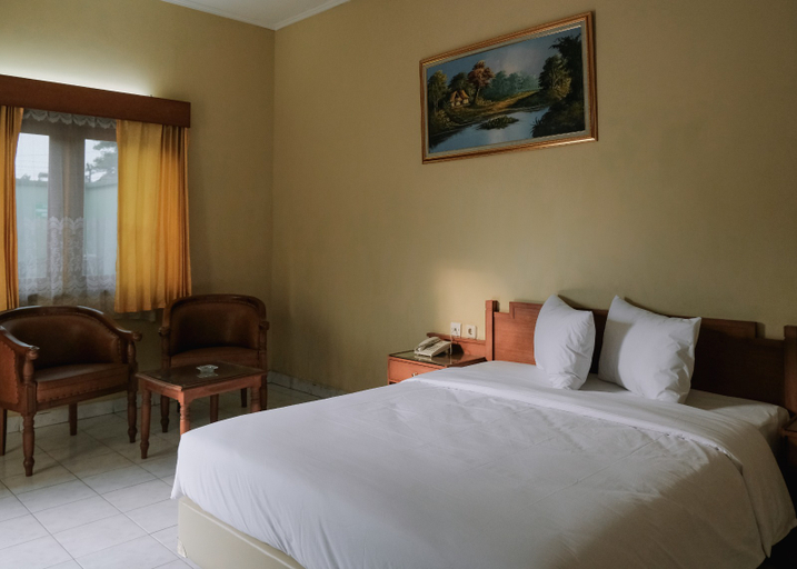 Hotel Gitrary Pati Room Type - Deluxe Room With Private Garage