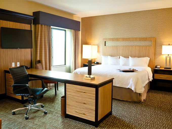 Bedroom 3, Hampton Inn & Suites Salinas, Monterey
