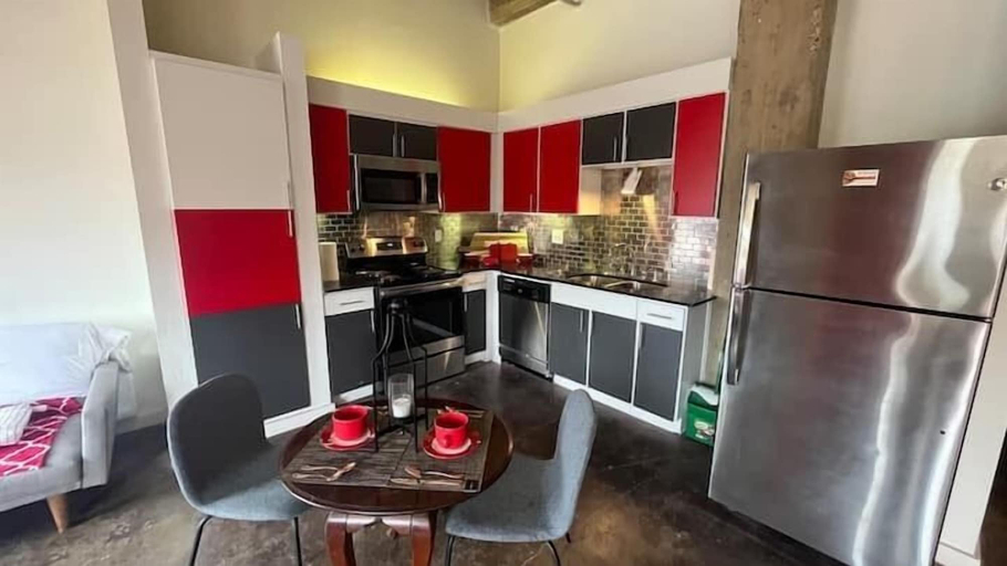 Others 4, Artistico-Styled Studio Loft Sleeps 5, Dallas
