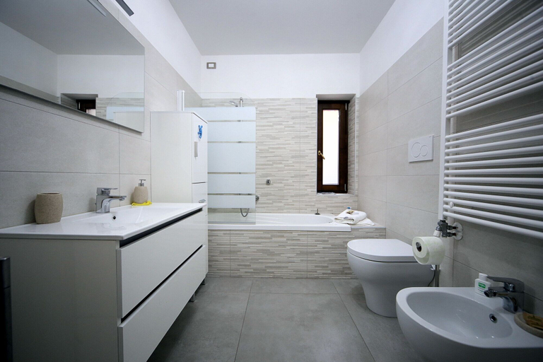 Bathroom 4, B & B La Mela, Bergamo