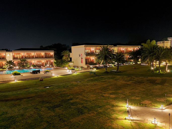Exterior & Views
