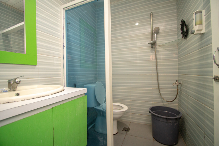 Bathroom 4, RedDoorz Syariah near Pantai Bali Abdya Blang Pidie, Southwest Aceh