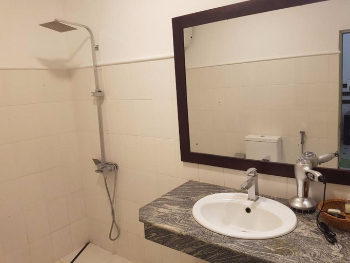 Bathroom 4, Eighth Wonder Resort, Dambulla