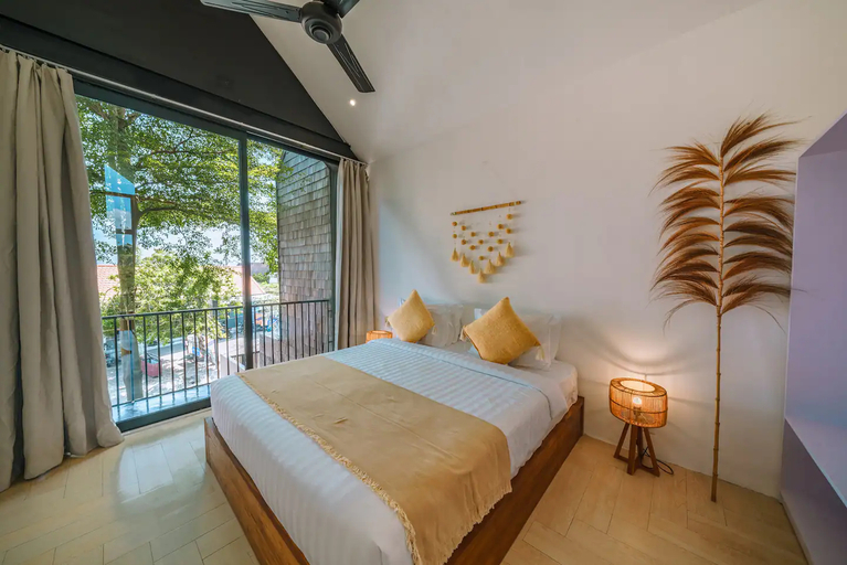 Bedroom 2, Villa RIZR: Industrial 3BR villa nearby Berawa Beach, Badung