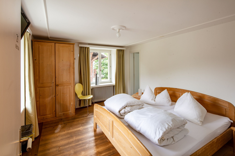 Bedroom 4, Vallatscha, Surselva