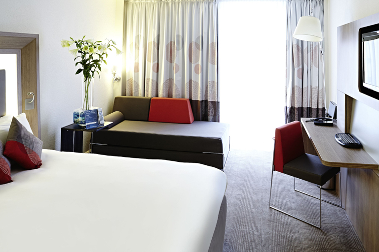 Bedroom 2, Novotel Leeds Centre, Leeds