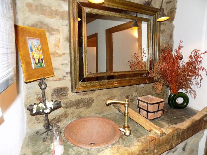 Shared bathroom, Can Gasparó Hotel Rural & Restaurant, Girona