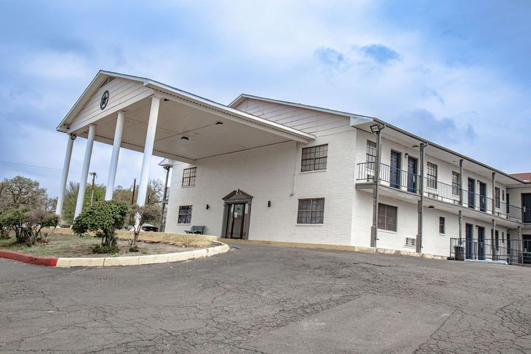 Exterior & Views 2, Salt Creek Lodge, Young