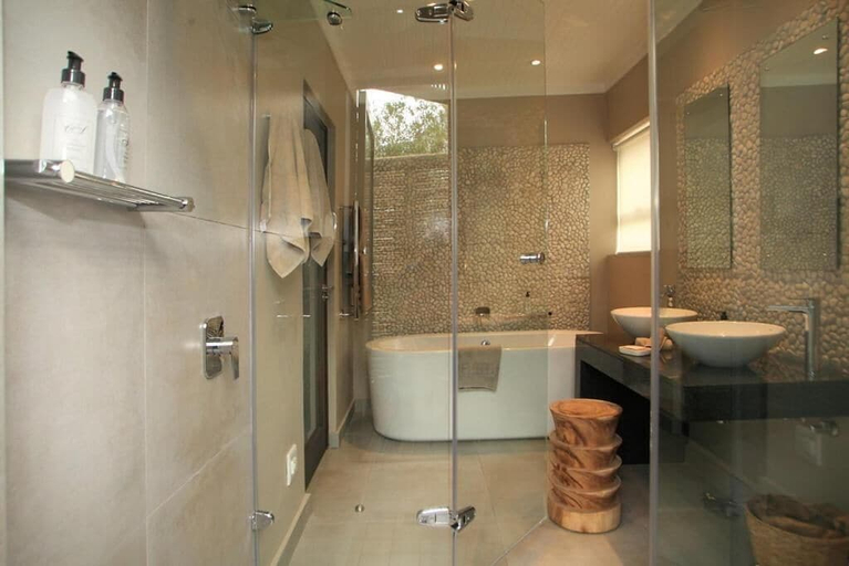 Bathroom 4, Scallop Guest Lodge, Eden