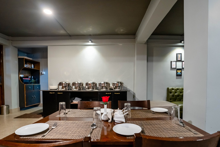Food & Drinks 5, Sparrow Juniper Tree 2 min walk To Mg Marg, East Sikkim