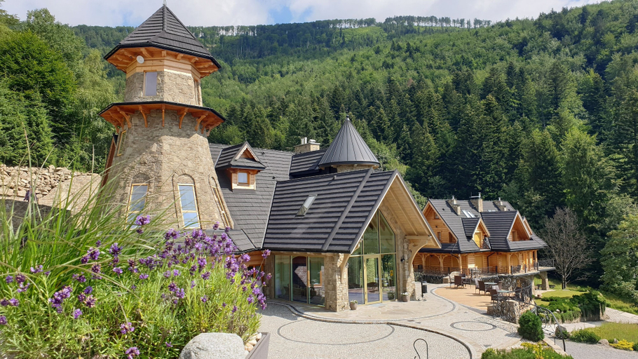Exterior & Views 2, KRUPÓWKA MOUNTAIN RESORT - Widokowy hotel z basenami i wellness, Cieszyn